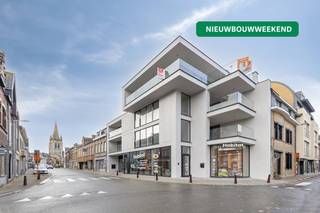 Ce projet contemporain comprend un bâtiment commercial au rez-de-chaussée et seulement trois appartements exclusifs. De nombreux avantages tels...