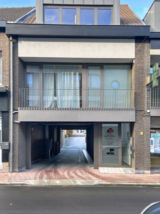 Discover this well-maintained duplex office space on the 2nd and 3rd floors, ideal for medical or paramedical professionals. Located in the centre...