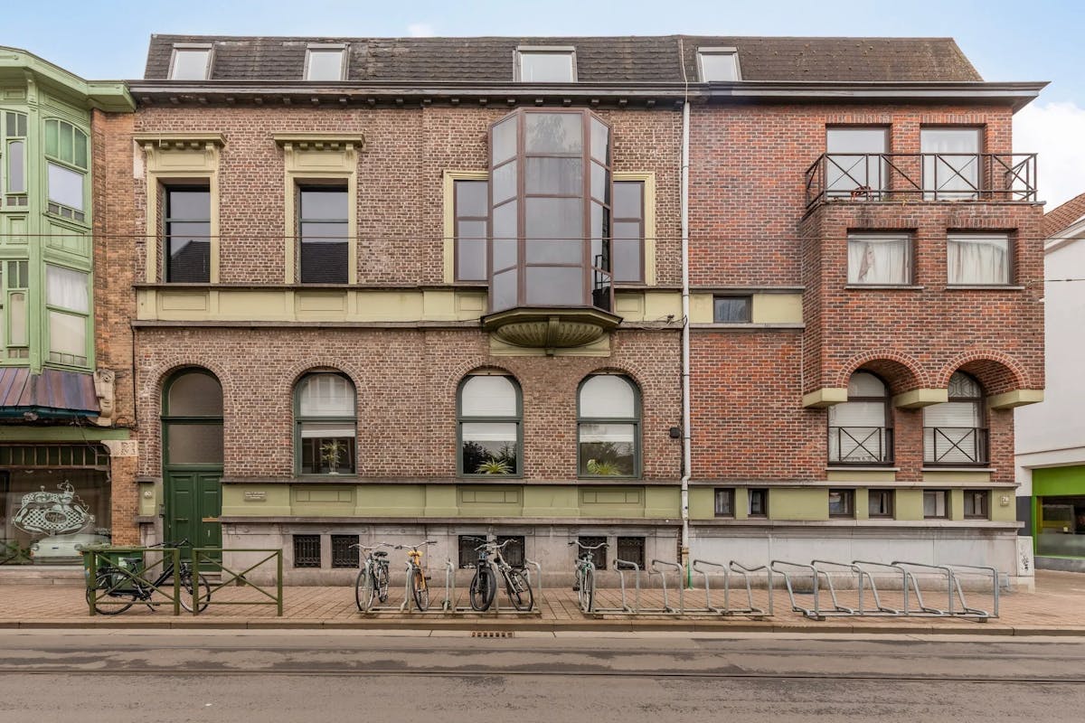 Uniek opbrengsteigendom met dokterswoning en 3 appartementen - foto 2