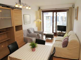 <strong>Résidence EDELWEISS</strong> : Au 4ième étage, bel appartement meublé, comprenant : un hall d'entrée avec grand vestiaire, agréable pièce de séjour donnant accès à une belle terrasse avec vue dégagée sur les anciens terrains de tennis et (de loin) sur la mer, belle cuisine séparée, une chambre à coucher intérieure donnant accès à une salle de bains rénovée avec douche, toilette et lavabo. Résidence avec local à vélos et dont les façades ont été récemment entièrement rénovées. Situé à 200m de la digue et proche des commerces et des tansports en commun.