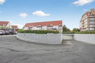 Ruime garagebox in een makkelijk in te rijden garagecomplex aan de jachthaven van Blankenberge.Het garagecomplex bevindt zich onder het winkelgebied...