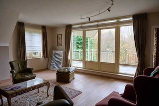 Penthouse in uitstekende staat, op 2de verdieping, zuidgericht, gelegen op het einde van residentiële, groene, doodlopende straat op 10...