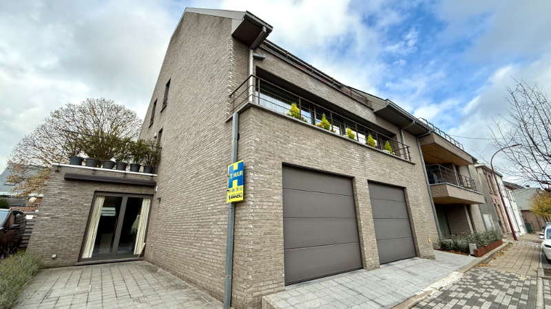 Gelijkvloers appartement met 1 slaapkamer, tuin en parkeerplaats - foto 1