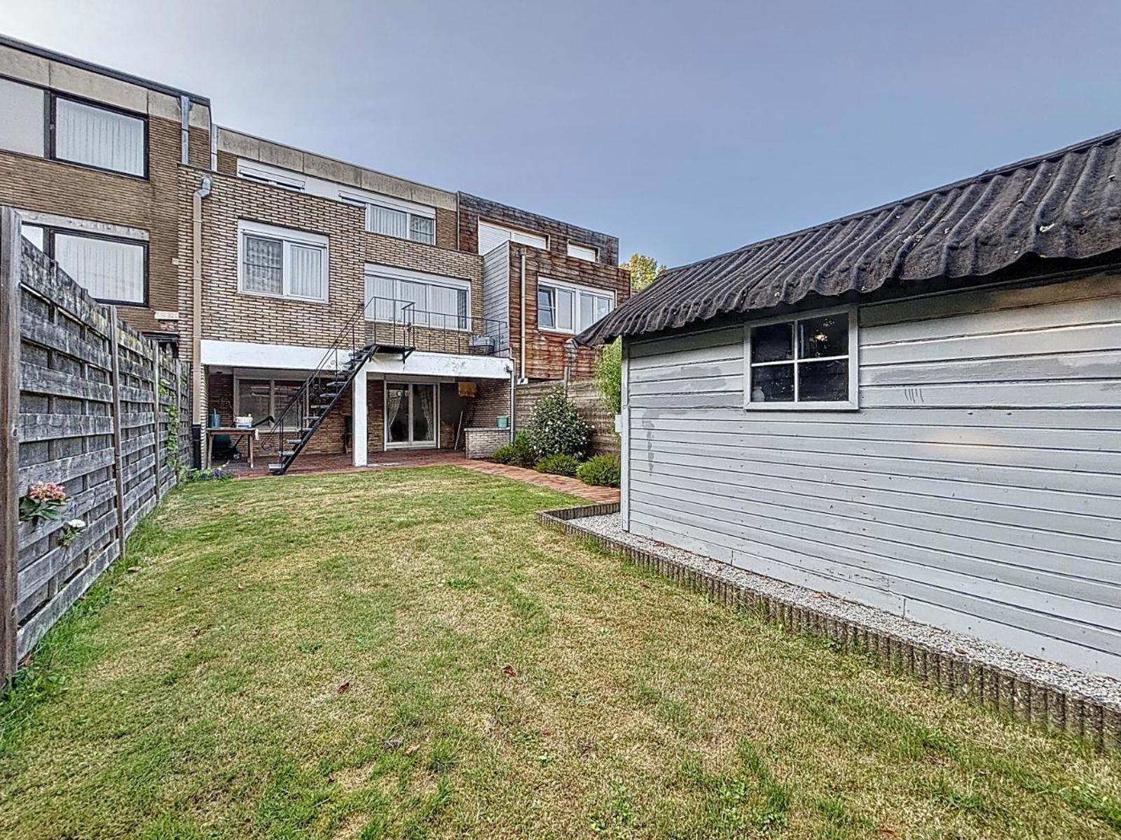 Rustig gelegen woning met 3 slpkrs en garage - foto 1