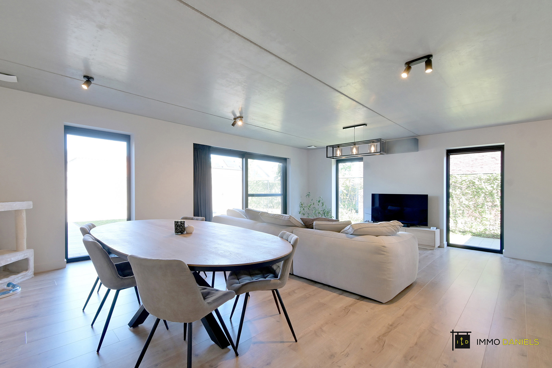 Moderne, energiezuinige woning met tuin in rustige woonwijk - foto 3