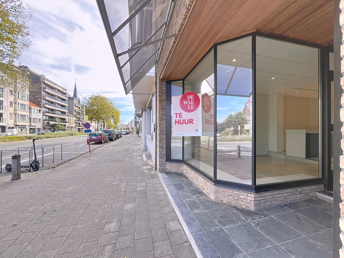 Moderne handelsruimte/kantoor te huur in het centrum van Eeklo - foto 1