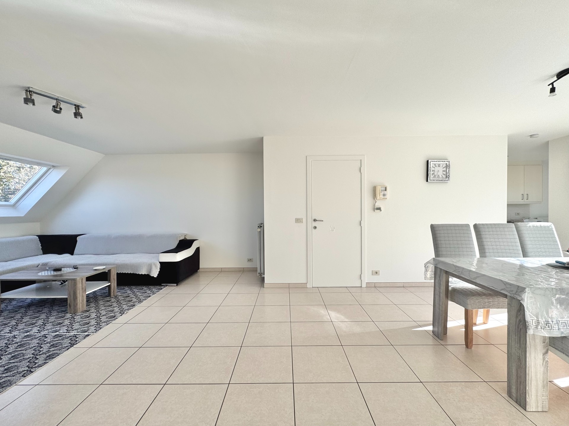 LICHTRIJK APPARTEMENT MET ZONNETERRAS EN 2 KAMERS - foto 4