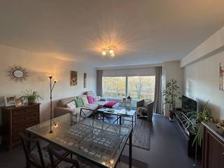 Dit lichtrijke appartement, gelegen in de Leffingestraat, biedt een aangename en praktische woonomgeving. Bij het binnenkomen komt u terecht in...