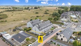 Ruim gelijkvloers appartement met zonnige tuin gelegen aan de rand van Bredene-Duinen, op wandelafstand van het strand. Kleine residentie...