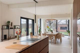 Bent u op zoek naar een unieke combinatie van rust, modern comfort en duurzaamheid? Deze prachtig gerenoveerde woning (2025) aan de...