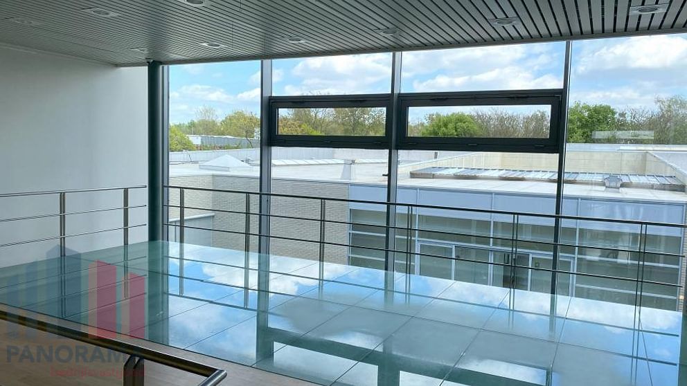 Instapklaar kantoor van 671 m² op een toplocatie, vlak bij de op- en afrit E19 te Mechelen. - foto 3