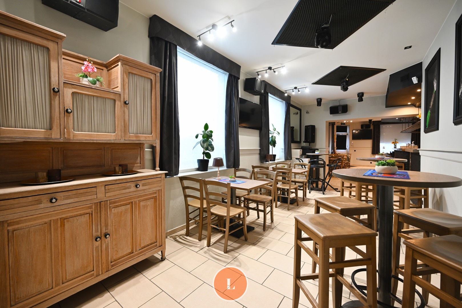 Te Koop: ruim handelspand met garage en woonmogelijkheden. - photo 5