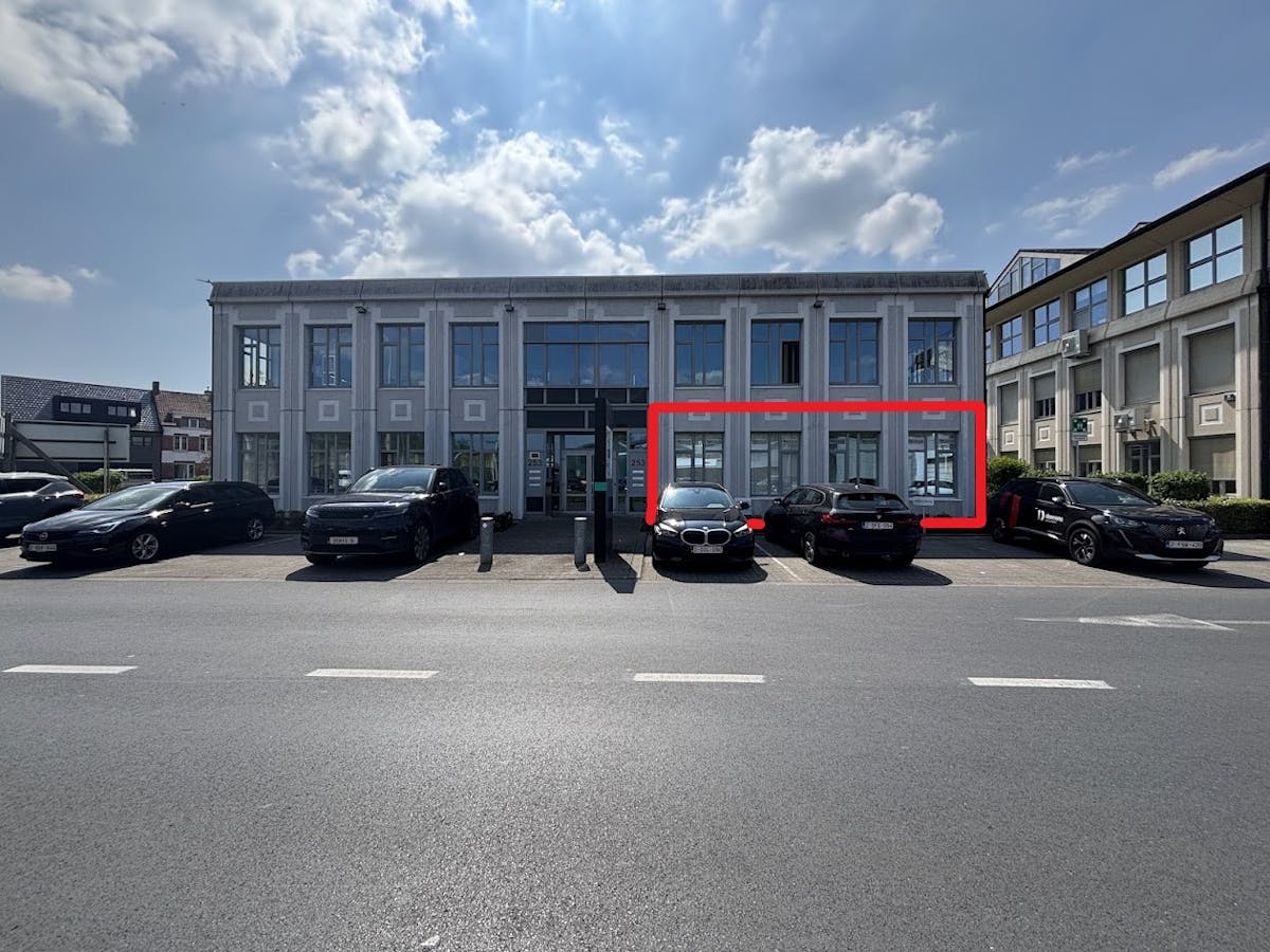 Kantoor te huur vlakbij Ringlaan en Ringshopping in Kortrijk - foto 1