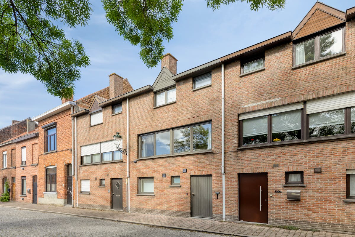 Gerenoveerd huis met 3 slaapkamers en stadstuin te koop - foto 1