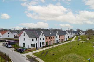 Ontdek deze moderne en energiezuinige nieuwbouwwoning gelegen in de Julienne De Plupad 46 te Oostakker, op de grens met Destelbergen. Ook...