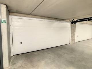 Dubbele garagebox te huur – €250/maand incl. btw – Wittemolenstraat 17 bus 22-23, 8200 Sint-MichielsRuime dubbele garagebox te huur op een...