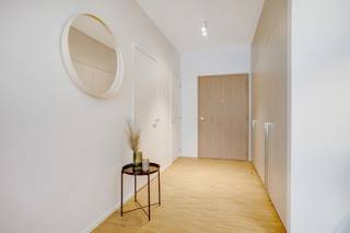 Rustig gelegen in het centrum van Dessel, in een gebouw met assistentiewoningen, staat dit mooie 1-slaapkamer appartement te huur.De flat heeft een...