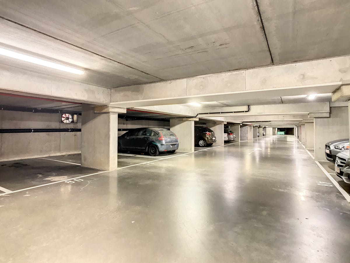 Ondergrondse staanplaats (nr. 80) in afgesloten complex centrum Brugge - foto 4