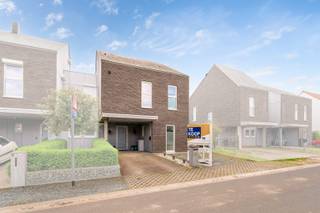 Deze tijdloze en energiezuinige half open bebouwing op ca 257m2 is voorzien van alle moderne comfort en hedendaagse technieken omdat deze maar...
