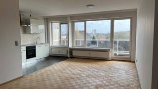 Dit instapklare appartement met twee slaapkamers is ideaal gelegen, pal tegenover het Rivierenhof. Gelegen op de 6de verdieping (lift aanwezig)...