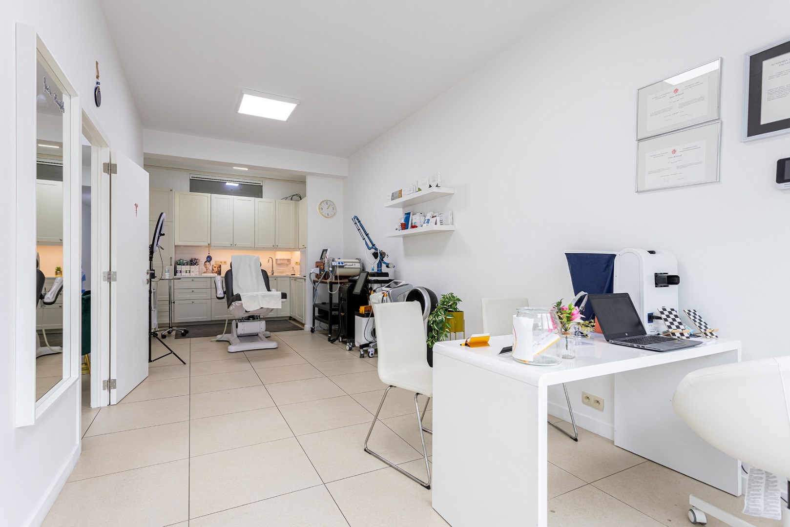 Handelsgelijkvloers of kantoorruimte met centrale ligging! - foto 2