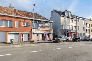 Handelspand met woning aan het station van Oudenaarde. INDELINGDeze eigendom bestaat enerzijds uit een handelszaak waarin een  goed draaiende...
