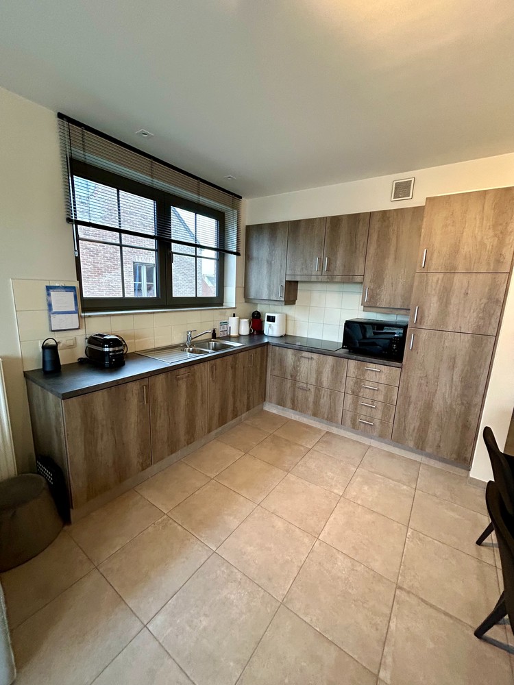 Gezellig modern appartement op de 1ste verdieping met 1 slpk, privé carport &amp; autostaanplaats - foto 3