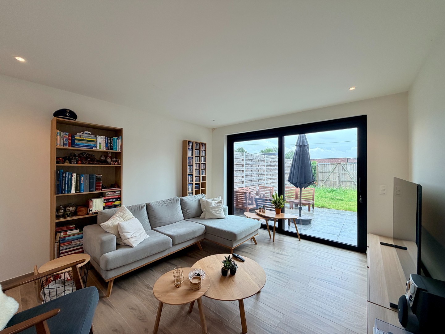 Gerenoveerde woning met drie slaapkamers & autostaanplaats te Roeselare! - foto 5