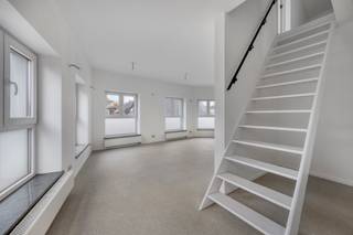 Charmant en centraal gelegen duplex appartement (77 m²) met zonnig terrasOntdek dit bijzonder lichtrijke duplex appartement, volledig gerenoveerd in...