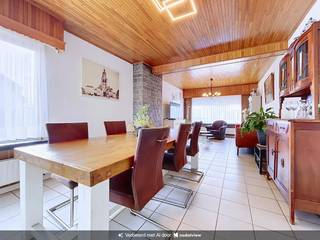 Ruime vrijstaande woning te huur in Essen met erg zonnige tuin! <br /><br />Gelijkvloers: <br />- Inkomhal (ca. 5m²) <br />- Woonkamer + eetkamer (ca. 50m²) <br />- Keuken (ca. 14m²) voorzien van aansluiting vaatwasser, ijskast, dampkap en kookvuur<br />- Bijkeuken (ca. 10m²) voorzien van dubbele gootsteen<br />- Douchekamer (ca. 3m²) uitgerust met douche en lavabo<br />- Toilet <br /><br />Eerste verdieping: <br />- Slaapkamer 1 (ca. 9m²) <br />- Slaapkamer 2 (ca. 11m²) <br />- Slaapkamer 3 (ca. 14m²) <br />- Berging (ca. 2m²) <br /><br />Tweede verdieping: <br />- Zolder (ca. 31m²) <br /><br />Bijzonderheden: <br />- Kelder (ca. 7m²) <br />- Zonnige tuin! <br />- Mogelijkheid tot bijhuren van het weiland achter de woning<br />- EPC: 345 kWh/m²<br />- Beschikbaar vanaf 01/01/2027 of vroeger in overleg