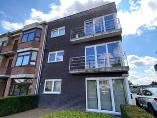 Dit mooie en goedgelegen appartement is gelegen aan de rustige achterzijde van een kleinschalig appartementencomplex.Via de trap bereiken we de...
