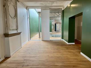 Karaktervolle handelsruimte met diverse mogelijkheden in hartje Maaseik Gelegen in een prachtig gerenoveerd herenhuis op de Bosstraat, bevindt zich...