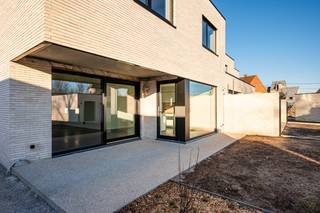 De woning is gelegen langsheen de Oude Molenweg op fietsafstand van het centrum van Maldegem.Samenstelling: ruime inkomruimte met gastentoilet,...
