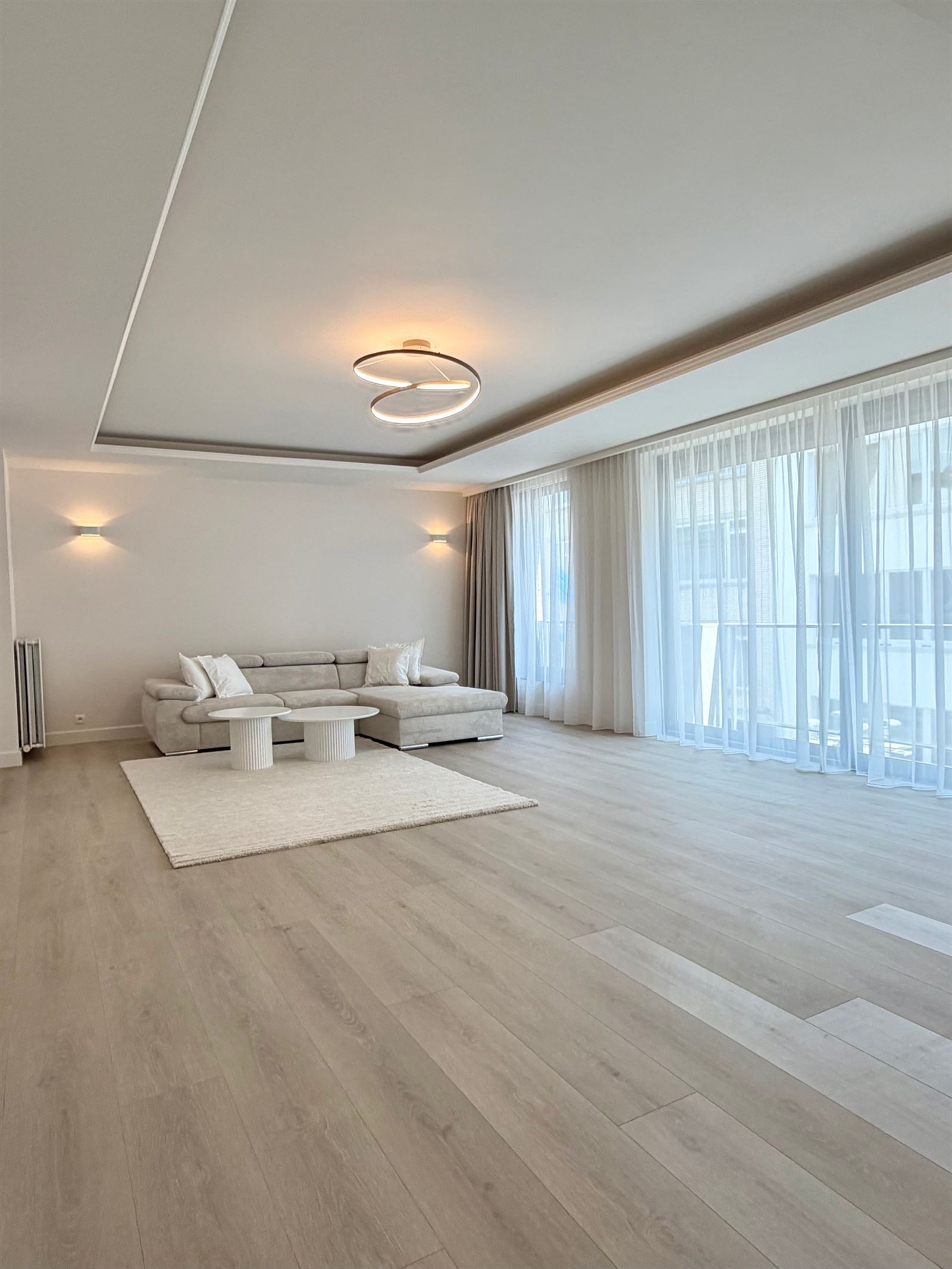 Gemeubeld 2 slaapkamer appartement van 130m² op topligging hartje stadscentum. - foto 4