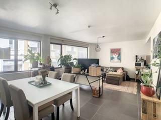 Bright 2-bedroom apartment with sunny terrace in the center of Leuven.<br /><br />The apartment is located in a small apartment building with only 4 units. <br />It comprises a bright living room that opens onto a small terrace at the front of the building, a kitchen equipped with a dishwasher, oven, refrigerator, hob, extractor hood, and sink. At the rear of the building are the bathroom, storage room, and two bedrooms, one of which opens onto the sunny terrace measuring no less than 8m²! <br /><br />There is also the option to rent a covered parking space for €100 per month. There is also a communal bicycle storage room in the building. <br /><br />The monthly rent is €1200 + €100 provision for communal costs. All utilities are individual.<br />The apartment is available from 01/03/2026.<br /><br />Interested? Schedule your visit quickly via our website www.living-stone.be.