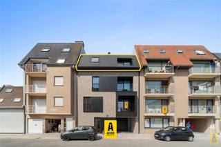 Ruim nieuwbouwappartement (92,44m2) gelegen op wandelstand van strand, openbaar vervoer en winkels. Kleine residentie die uitgeeft in de...