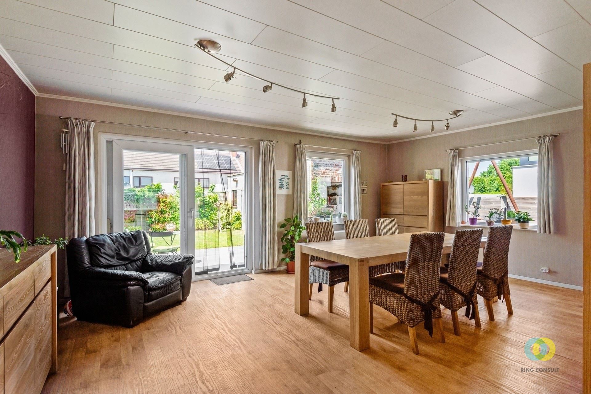 Ruime driegevelwoning met tuin en garage. - foto 4