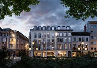 <p><span>Wilt u wonen in de Botanic Garden?</span></p><p><span> </span></p><p><span>Ontdek ons 'high end' nieuwbouw-renovatieproject op de absolute topligging in het historische centrum van Antwerpen.</span></p><p><span> </span></p><p><span>Toplocatie in de bruisende Theaterbuurt met de botanische tuin als overbuur.</span></p><p><span> </span></p><p><span>Je woont hier in het kloppende hart van de oude binnenstad en kijkt uit op de mooie botanische tuin en de statige Leopoldstraat - een unicum!</span></p><p><span> </span></p><p><span>De Meir, Huidevettersstraat en de Schuttershofstraat zijn vlakbij, net als het Theaterplein met z’n zaterdagmarkt, de Vogeltjesmarkt, het Mechelseplein met z’n cafeetjes en restaurants. </span></p><p><span> </span></p><p><span>Beleef Antwerpen op haar best, en geniet om alles te kunnen doen op wandelafstand.</span></p><p><span> </span></p><p><span>Trams, bussen, velostations… je hebt het hier voor het kiezen. En via de Leien rij je zo de ring op, waardoor je alle kanten op kunt.</span></p><p><span> </span></p><p><span>Boek een afspraak en maak kennis met onze 11 uiterst exclusieve appartementen met grote terrassen.</span></p><p><span> </span></p><p><span>Gebouwd rondom een privé- binnentuin, dus met mooi uitzicht zowel langs de straatzijde als de achterzijde.</span></p><p><span> </span></p><p><span>Privatieve parkeerplaatsen en fietsenstalling bereikbaar via autolift op -1 en -2</span></p><p><span> </span></p><p><span>Investeer in uw toekomst op deze 'triple A' locatie.</span></p><p><span> </span></p><ul><li><span>Bewoonbare oppervlaktes van ca 100m² / 150m² tot 188m²</span></li><li><span>Afgewerkte zonneterrassen van ca 12m² tot 18m²</span></li><li><span>Plafondhoogtes van 2,90m tot 3,20m</span></li><li><span>Projectmanager verzorgt uw persoonlijke afwerking op maat</span></li><li><span>Lift met directe toegang tot uw appartement</span></li><li><span>Gemeenschappelijke delen ademen de sfeer van pure luxe</span></li><li><span>Oplevering eind November 2027</span></li></ul>