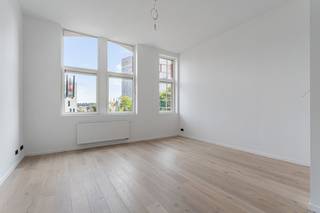 Dit appartement onderging een totaalrenovatie! Het bestaande gebouw werd teruggebracht tot op zijn ruwbouw en werd volledig afgewerkt met...
