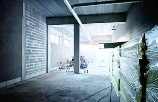 Dit handelsgelijkvloers van 180 m² bevindt zich op een uitstekende, drukbezochte locatie langs de verbindingsweg Hasselt–Tongeren, op een site...