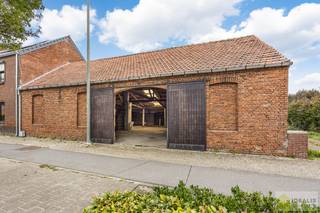 IDEALIS VASTGOED – LOODS/OPSLAGRUIMTE (+-220M²) UITERST GESCHIKT VOOR WIE OP ZOEK IS NAAR RUIMTE EN OPSLAG IN HET CENTRUM VAN PEER OP EEN...