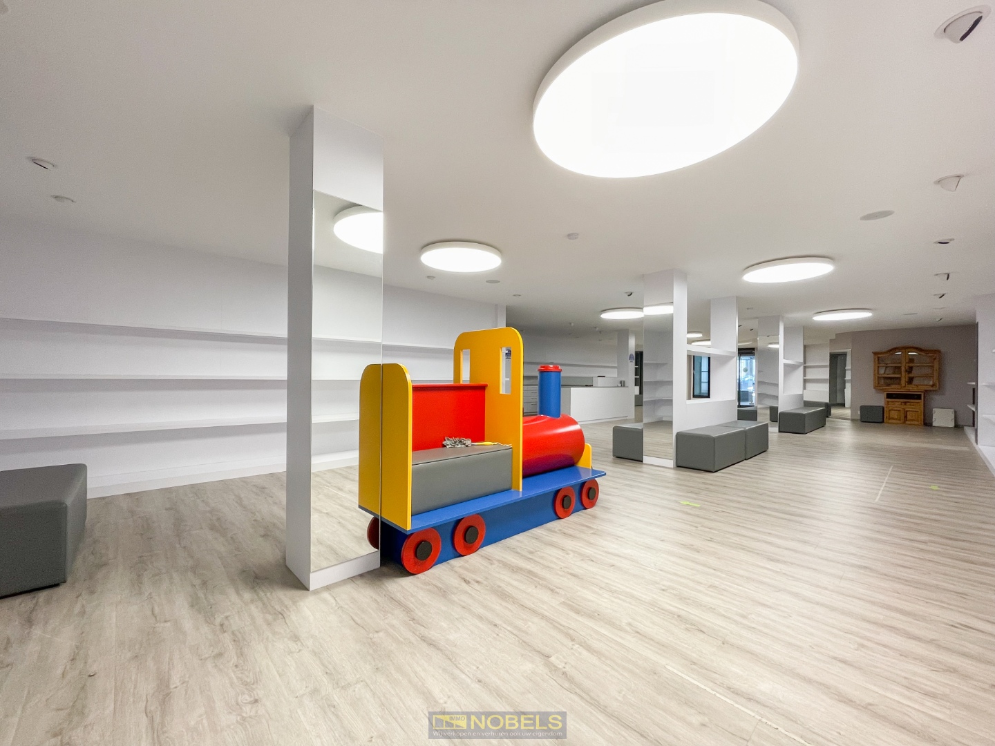 Te koop, veelzijdige eigendom met handelspand en 2 appartementen te centrum Zottegem - foto 4