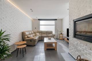 In het dorpscentrum van Nieuwkapelle, een landelijke en rustige deelgemeente van Diksmuide, bieden we u deze gerenoveerde woning aan. De woning...