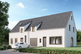 <strong><span><u>Mogelijkheid tot 6% BTW</u></span><br /><br />LANDELIJKE NIEUWBOUWVILLA</strong> met <strong>GARAGE </strong>rustig gelegen te Zingem (Kruisem). Deze <strong>MODERNE GEZINSWONING</strong> combineert energetische voorzieningen met een <strong>DOORDACHTE INDELING</strong>. Binnenin geniet u van een lichtrijke leefruimte <strong>MET OPEN KEUKEN</strong> ideaal voor het dagelijkse gezinsleven en het ontvangen van gasten. Op de verdieping bevinden zich <strong>3 VOLWAARDIGE SLAAPKAMERS, </strong>waarvan 1 met <strong>DRESSING </strong>en een comfortabele badkamer, waardoor deze woning perfect aansluit bij de noden van een gezin. Dankzij duurzame technieken zoals <strong>VLOERVERWARMING</strong> via een <strong>LUCHT-WATER WARMTEPOMP</strong>, <strong>VENTILATIESYSTEEM D</strong> en <strong>ZONNEPANELEN</strong> heeft u een laag energieverbruik en leeft u toekomstgericht. De<strong> BIJKOMENDE BERG- EN WASRUIMTE</strong> zorgt bovendien voor extra praktisch comfort. Gelegen in het <strong>CHARMANTE EN LANDELIJKE ZINGEM</strong>, deelgemeente van Kruisem, woont u hier in een rustige straat omgeven door groen, met een vlotte verbinding naar omliggende dorpen, winkels en <strong>BELANGRIJKE INVALSWEGEN (N60 & E17)</strong>.<br /><br />Adres: Heulestraat 45 te Zingem (Kruisem)
