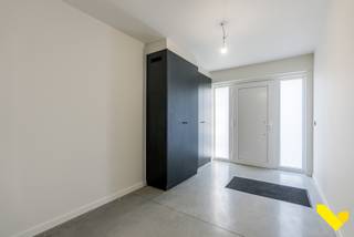 Energiezuinige volledig gerenoveerde karaktervolle woning in het centrum.We betreden deze karaktervolle woning via een grote inkomhal voorzien van...