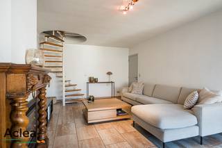 Deze charmante halfopen bebouwing, gelegen Zandstraat 32/G, bevindt zich op een uiterst goede locatie vlakbij het gezellige centrum van Zomergem...