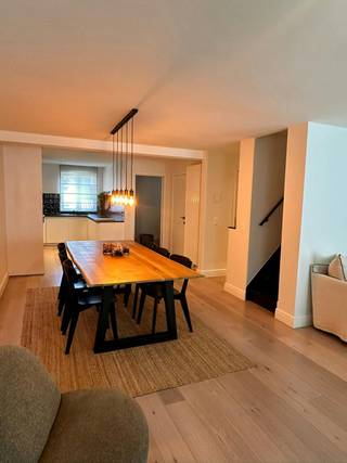 Op slechts 200mvan het strand, het casino en tal van winkels bevindt zich dit prachtig gerenoveerde duplexappartement te Blankenberge. Dit...