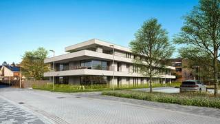 In het hart van het dorp Wachtebeke, in het stijlvolle <strong>nieuwbouwproject Oud Politiekantoor – DR. Julespersynplein</strong>, bevindt zich dit <strong>prachtig afgewerkte penthouse.</strong><br /><br />Dankzij de centrale ligging geniet u van alle voorzieningen op wandelafstand: de wekelijkse zaterdagmarkt, dokter, bakker, winkels, scholen en nog veel meer.<br />Het appartement beschikt over een <strong>bruto bewoonbare oppervlakte van 127.8m² </strong>en is praktisch ingedeeld met <strong>2 volwaardige slaapkamers</strong>.<br /><strong>Achteraan</strong> bevindt zich een <strong>terras van 31.3m²</strong>, ideaal om in alle rust te genieten van de buitenlucht. Bij aankoop van één van de appartementen zit er een <strong>ondergrondse parkeerplaats en berging in de prijs inbegrepen!</strong><br /><br />De woning werd afgewerkt met hoogwaardige materialen en is <strong>uitgerust met moderne, energiezuinige technieken</strong> zoals:<br />-  Zonnepanelen<br />- Geothermische warmtepomp<br />- Vloerverwarming<br />- Lift in het gebouw<br />- (BEN) EPC A<br /><br />Bij aankoop van één van de appartementen kan er optioneel nog een buitenparking (€15.000) worden aangekocht.<br />Kortom, een instapklaar en energiezuinig appartement op een uitstekende locatie, ideaal voor wie comfortabel en centraal wil wonen.<br /><br />📞 Interesse? Bel <strong>0492 97 47 00</strong> of mail nathalie@immomamo.be.