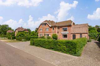 Karakteristieke en uitzonderlijk gelegen ingenieurswoning met o.a. 7 slaapkamers, 3 badkamers, hobbyruimte en private, organisch...