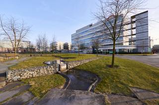 <strong>Kantoor </strong>met een totale oppervlakte van 623 m² te huur.<br />Fenomenaal gelegen op amper 500 m van de R0 exit Zaventem. Tevens op amper 5,5 km van de R21 en op 4 km van de luchthaven van Zaventem. Ook met het openbaar vervoer is er een fenomenale bereikbaarheid: het station van Diegem situeert zich op wandelafstand (500 m), in de nabije omgeving zijn er bushaltes.<br /><br />De kantoren zijn voorzien van alle hedendaagse comfort (oa. verhoogde vloeren &amp; airco) en maken deel uit van een indrukwekkend bedrijvenpark bestaande uit 9 kantoorgebouwen in een groene omgeving in het hart van Diegem waar reeds verschillende toonaangevende bedrijven zijn gevestigd. Beschikbare oppervlaktes <strong>van 623 m² tot 2.938 m².</strong><br /><br />Het kantorenpark is voorzien van alle faciliteiten zoals oa. een restaurant, strijkservice, postbussen voor pakketjes etc.<strong> Onmiddellijk beschikbaar!</strong><br /><br />Contacteer <strong>PANORAMA B2B</strong> voor meer informatie of een bezoek ter plaatse <strong>0477 09 00 09.</strong>